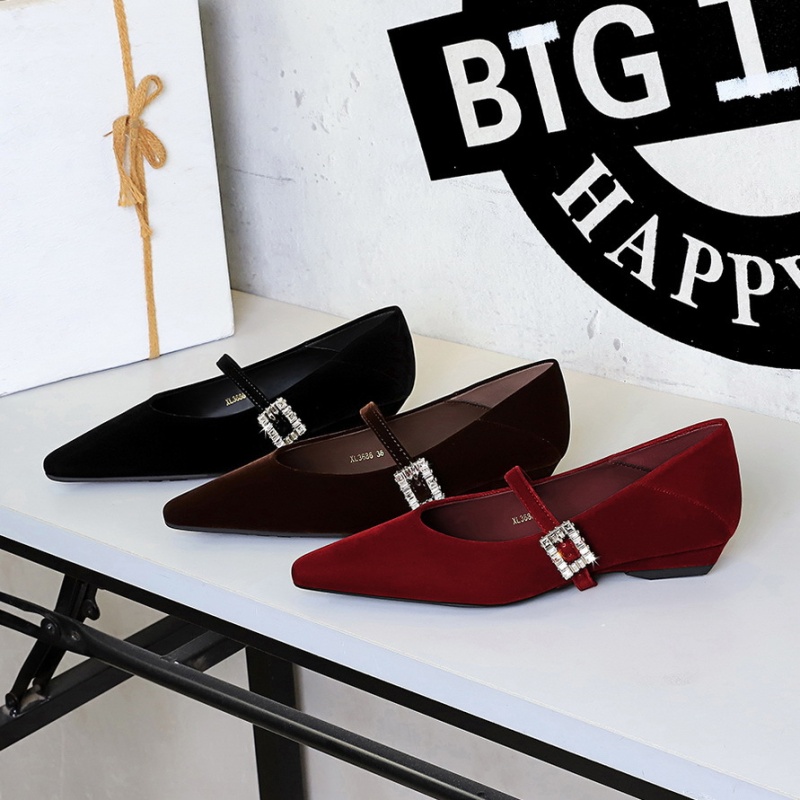 Rhinestone buckle France style cozy fashion pointed shoes