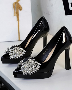 Low pointed platform high-heeled shoes for women