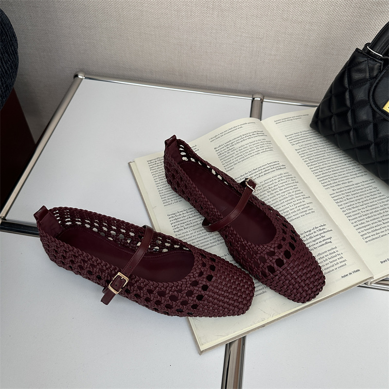 Hollow shoes wears outside flattie for women