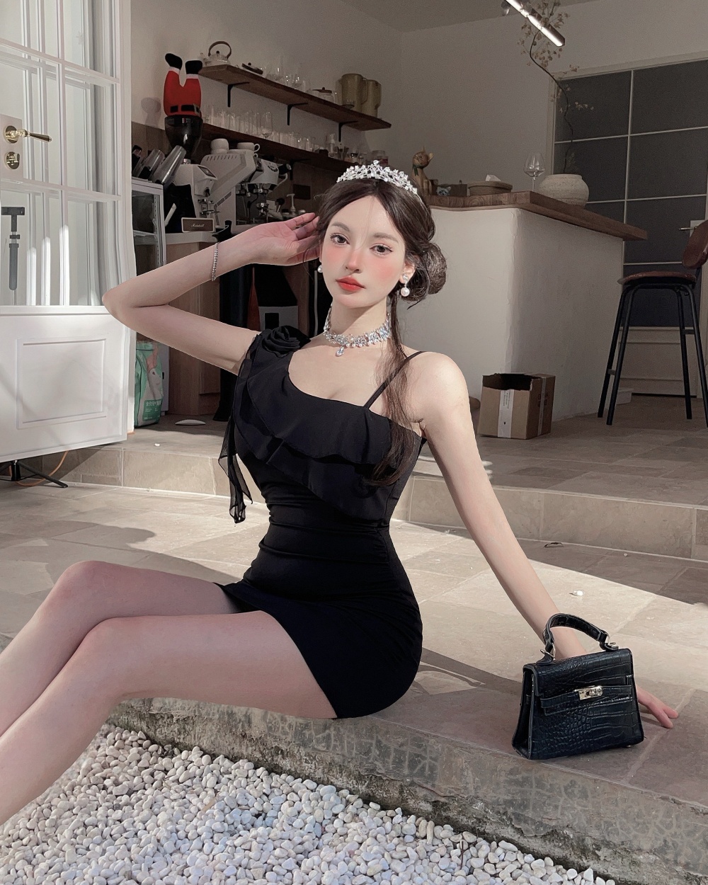 Bottoming low-cut shoulder package hip short sleeve dress