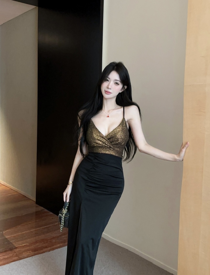 Sexy sling bottoming package hip low-cut dress