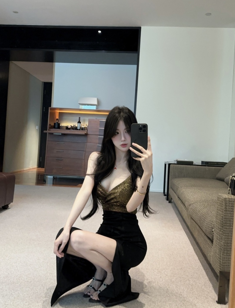 Sexy sling bottoming package hip low-cut dress