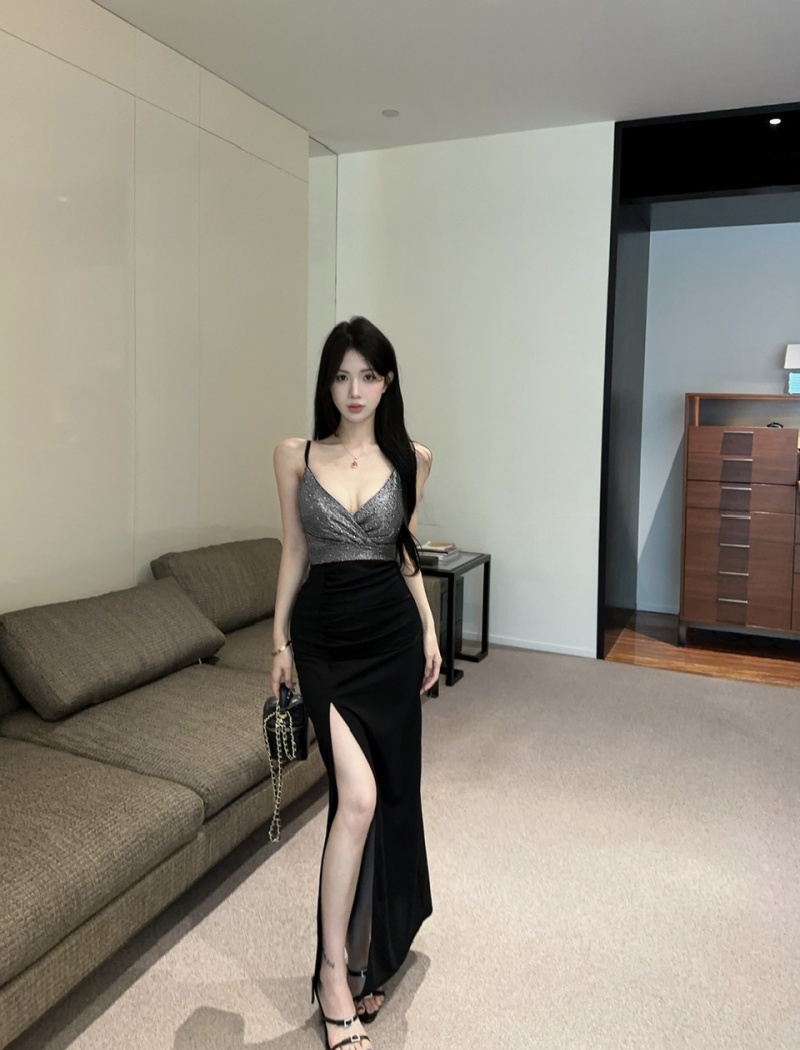 Sexy sling bottoming package hip low-cut dress