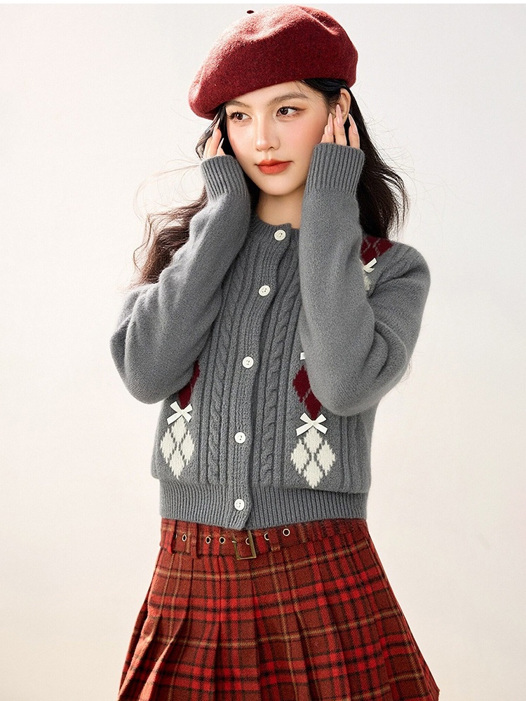 Round neck bow twist quilted spring sweater