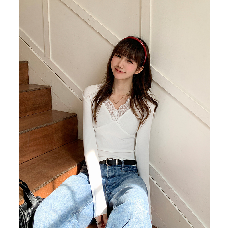 Slim V-neck bottoming shirt autumn and winter white T-shirt