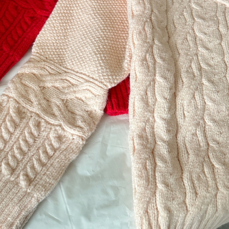 Colors knitted short skirt wood ear V-neck sweater a set