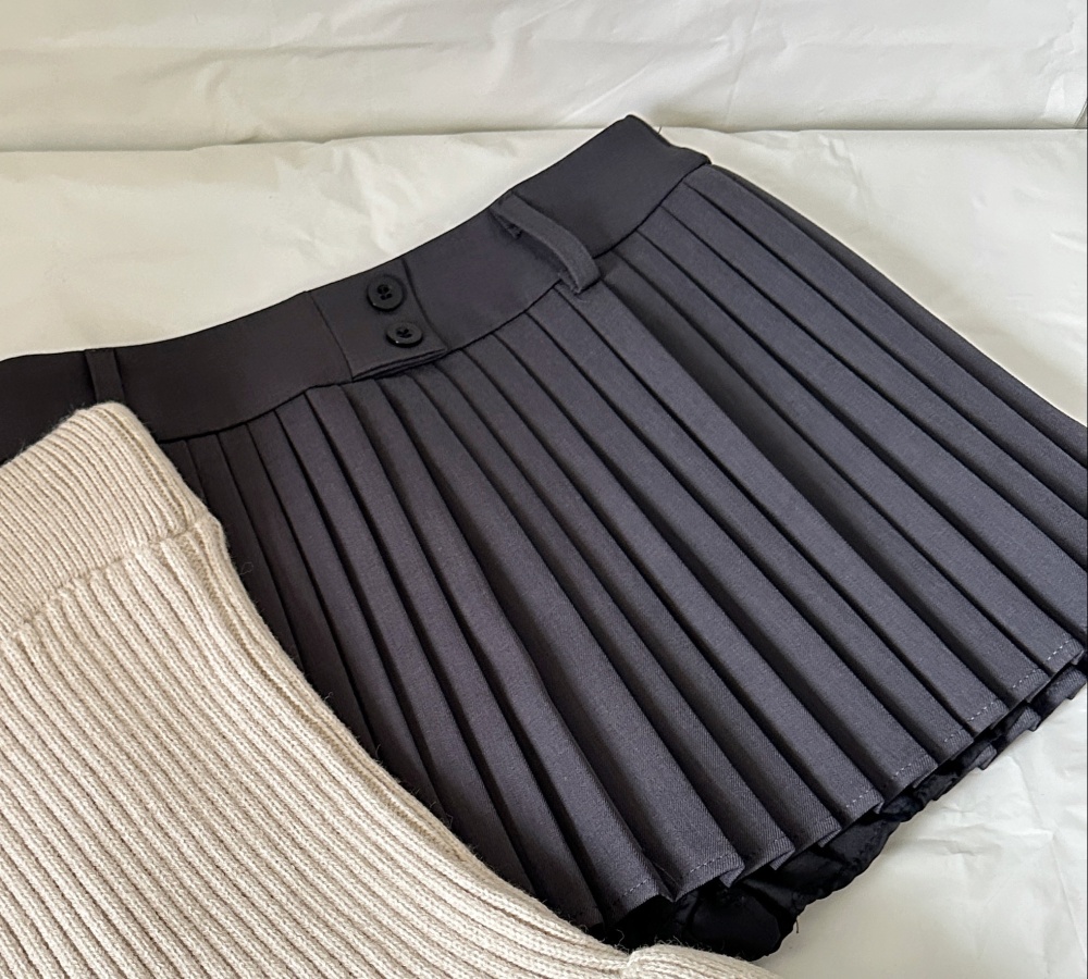 V-neck pleated gray skirt twist knitted sweater a set