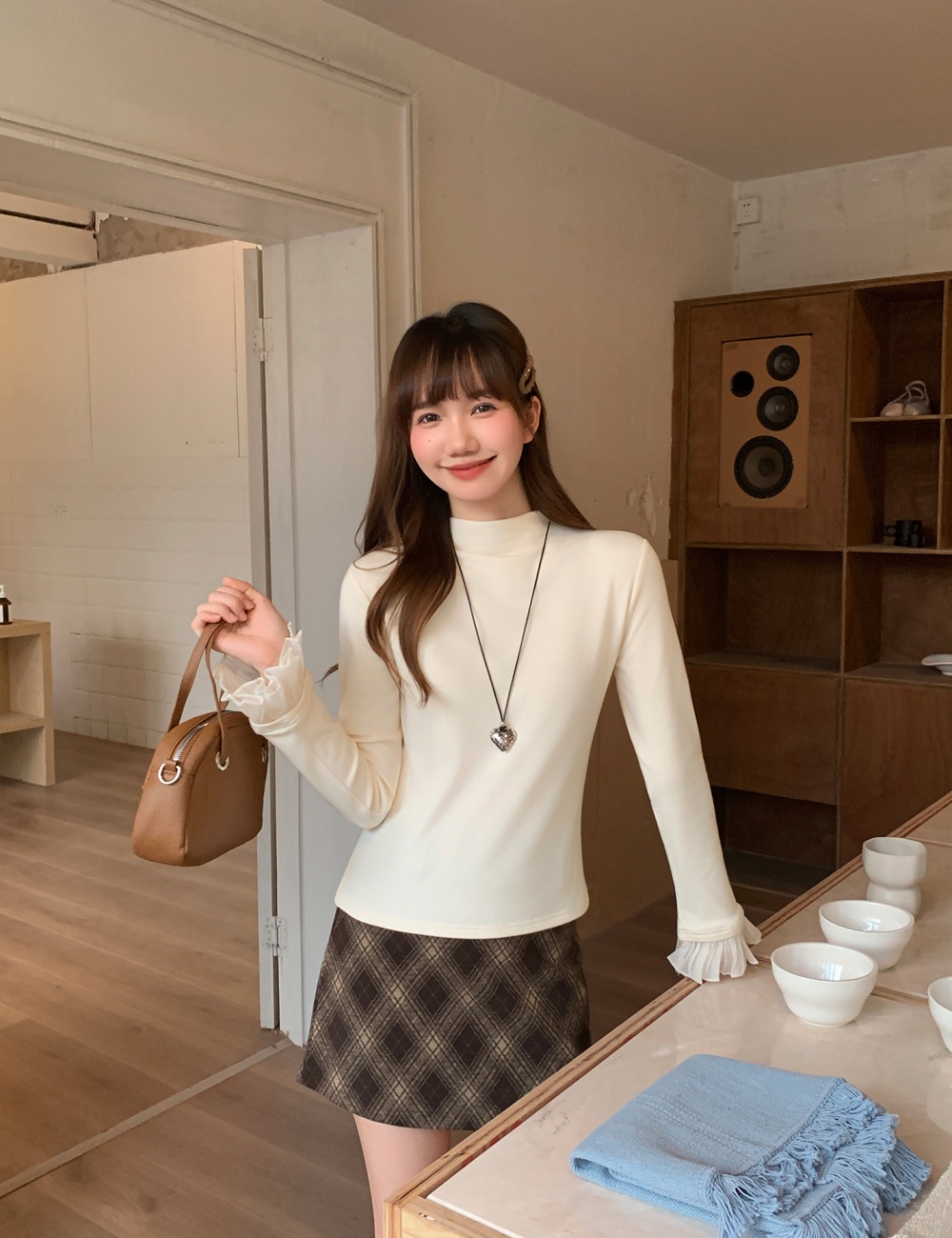 Half high collar apricot lace T-shirt for women