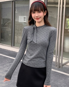 Bottoming tops inside the ride shirts for women