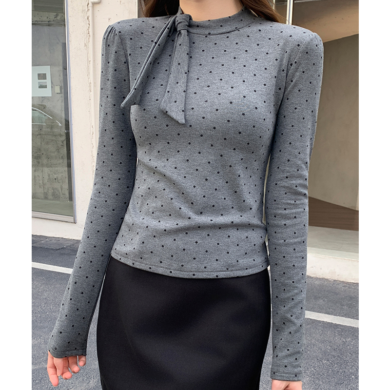 Bottoming tops inside the ride shirts for women