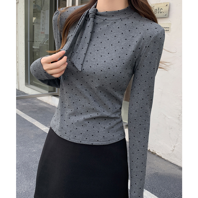 Bottoming tops inside the ride shirts for women