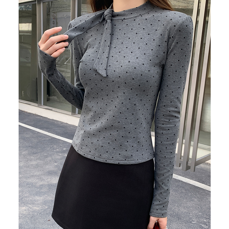 Bottoming tops inside the ride shirts for women