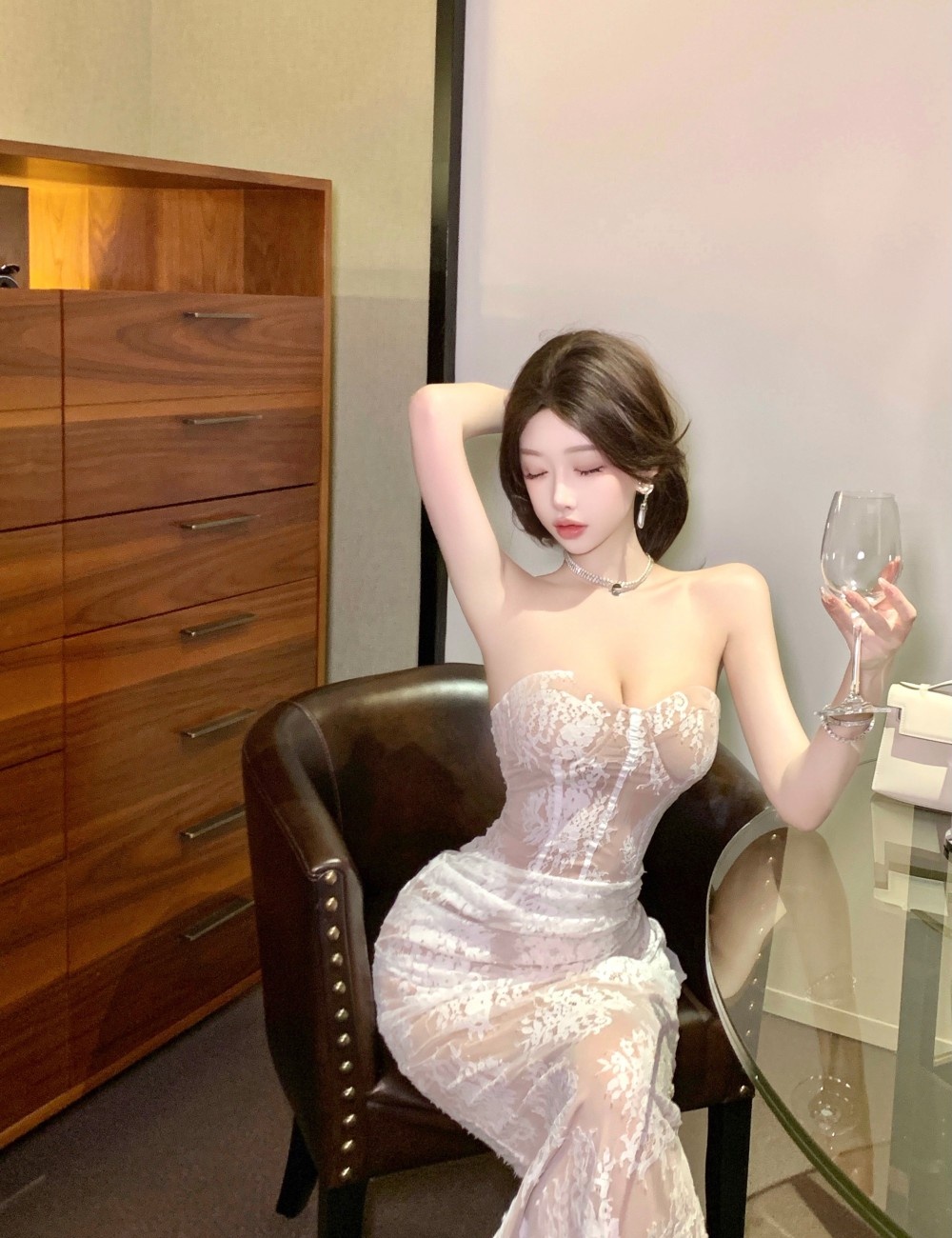 Wrapped chest lace niche dress