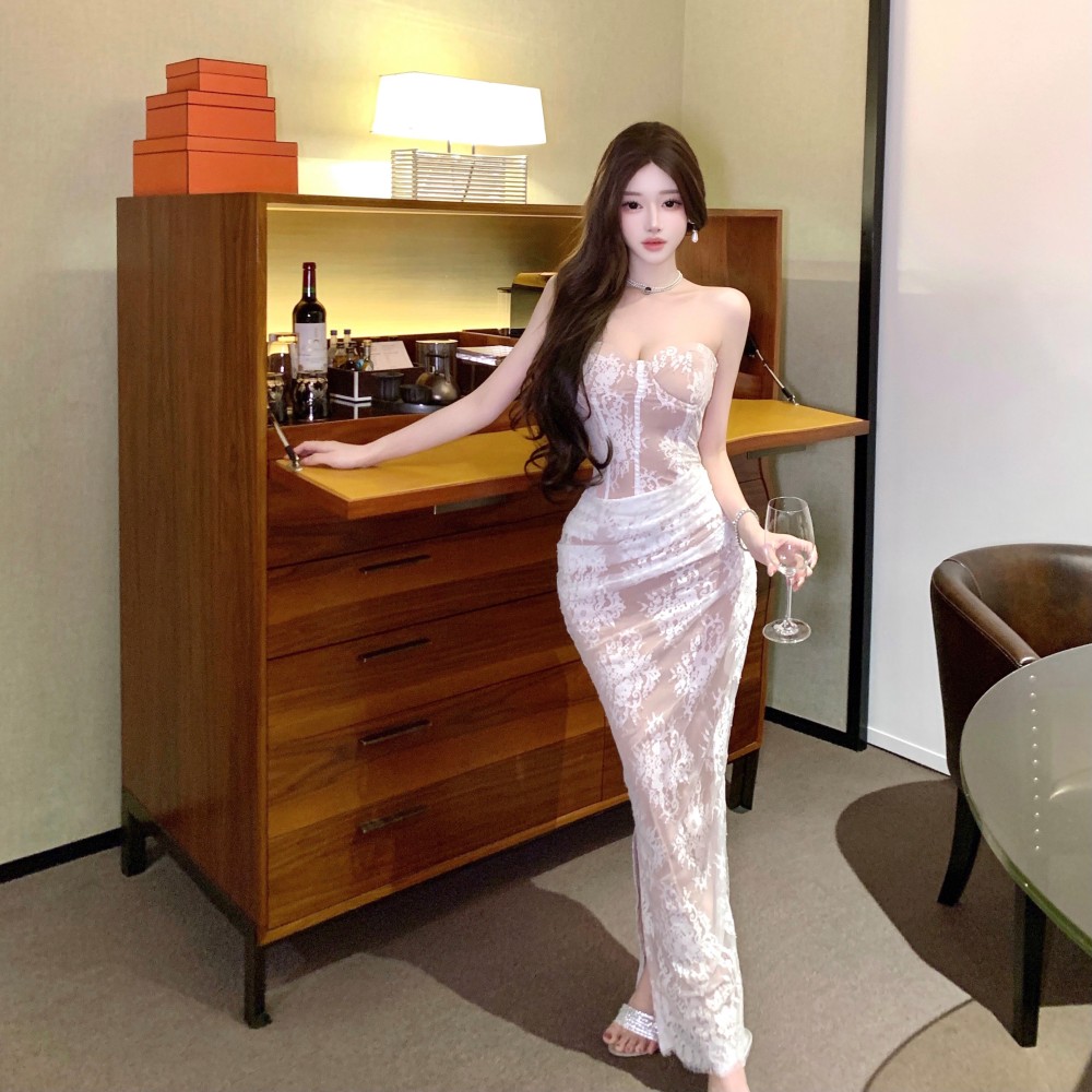 Wrapped chest lace niche dress