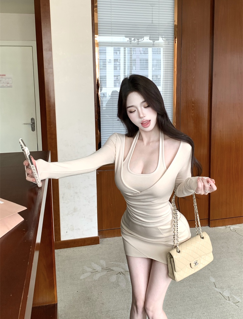 Flat shoulder halter cross T-shirt U-neck fold tops