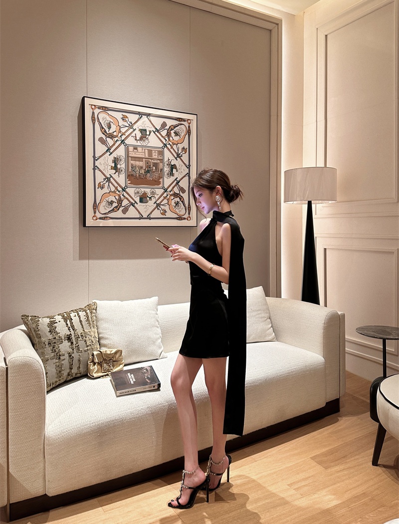 Little sexy halter Cover belly enticement streamer dress