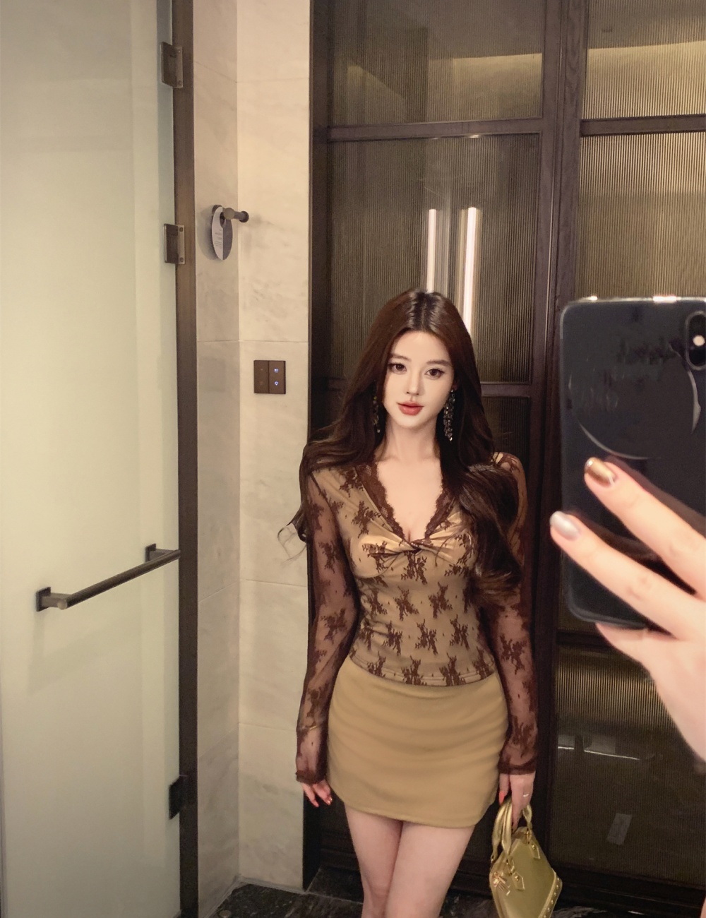 Enticement V-neck lace tops elasticity inside the ride skirt