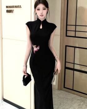 Embroidered dress slim cheongsam
