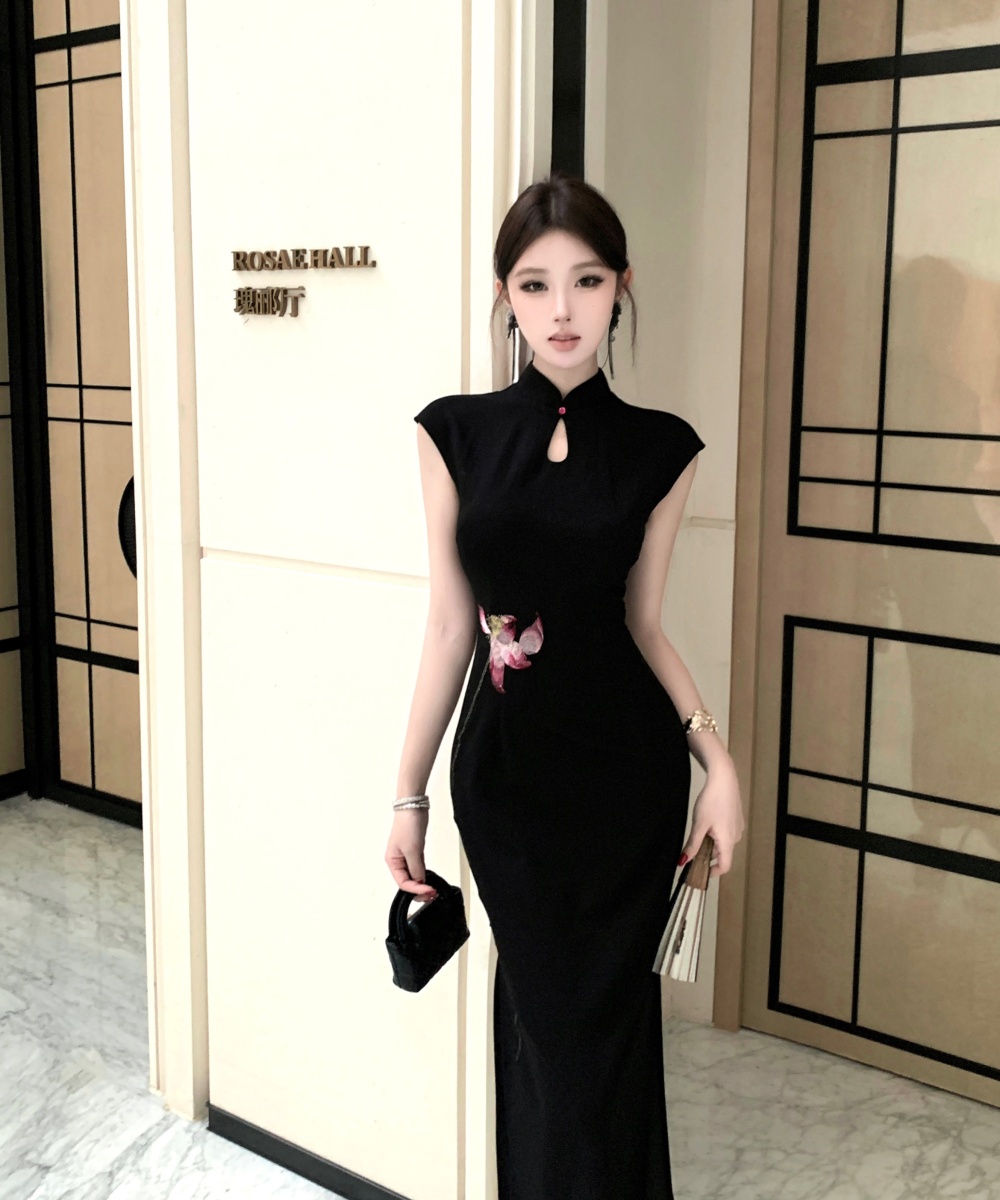 Embroidered dress slim cheongsam