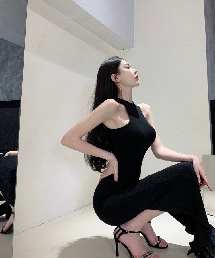 Halter sleeveless dress enticement long dress for women