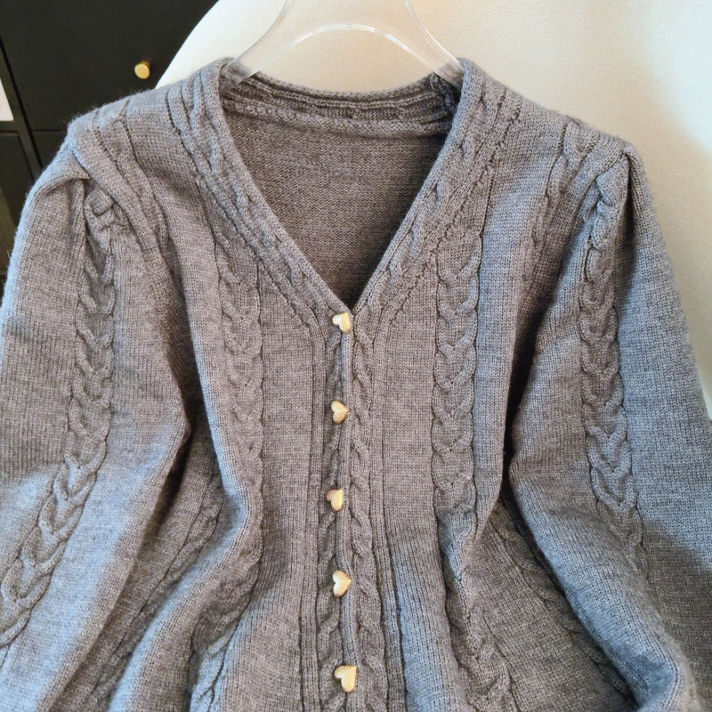 Knitted pinched waist coat slim cardigan for women