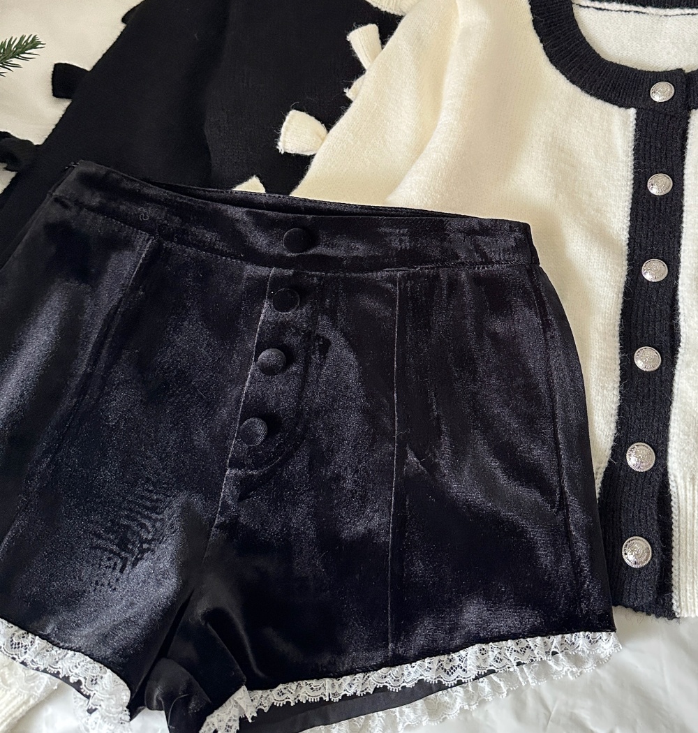 Velvet lace shorts