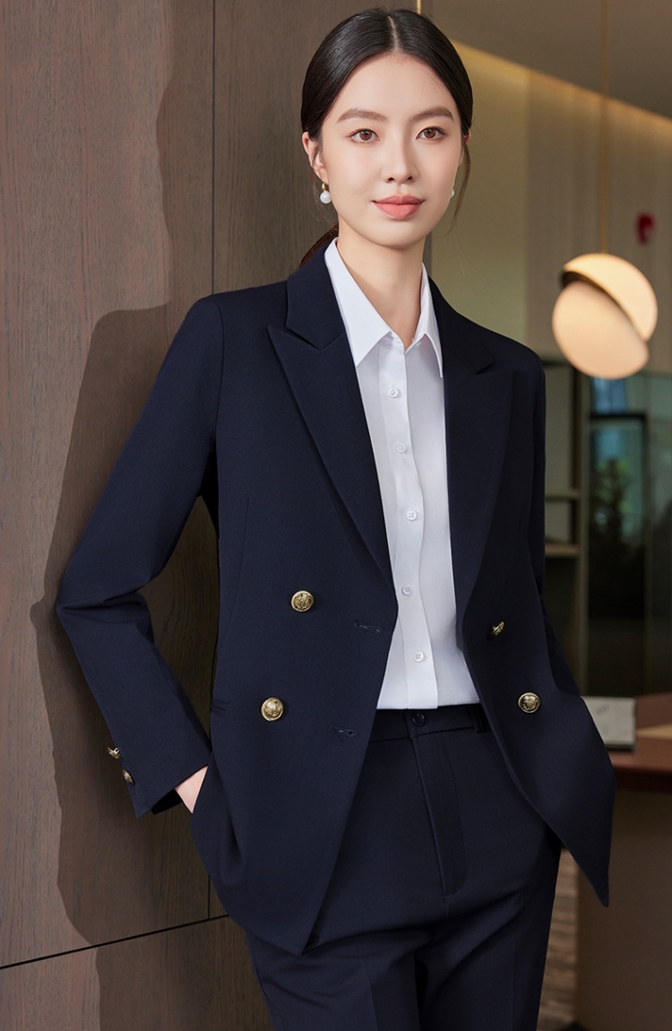 Double-breasted gray commuting business suit a set for women