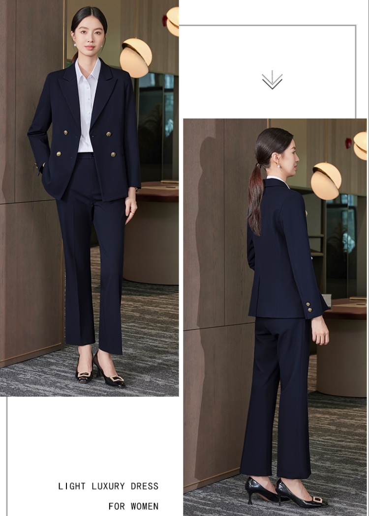 Double-breasted gray commuting business suit a set for women