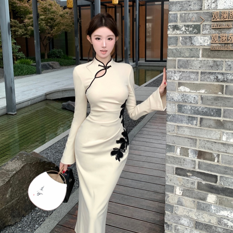 Long sleeve cheongsam applique dress for women