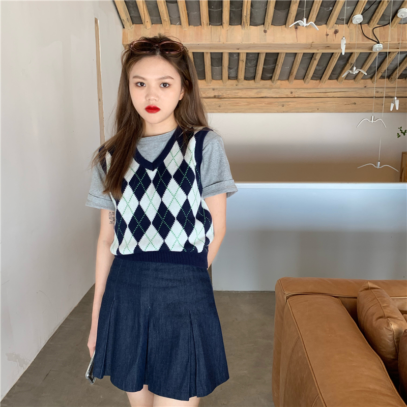 V-neck knitted sleeveless spring quilted vest