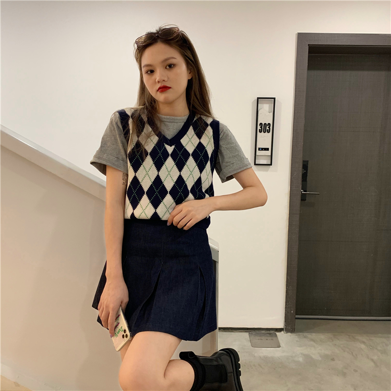 V-neck knitted sleeveless spring quilted vest