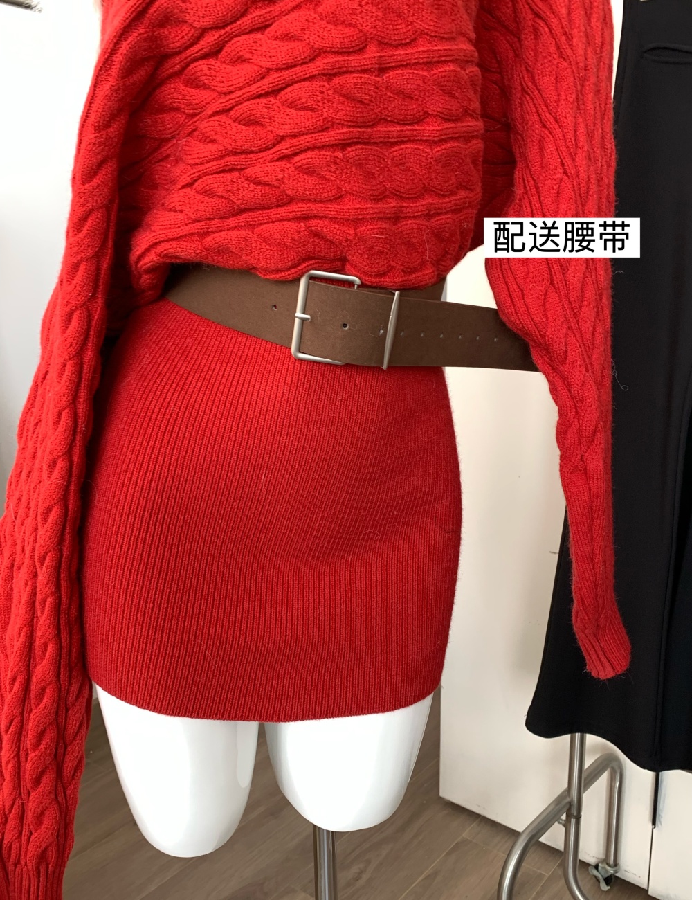 Package hip red slim sloping shoulder dress for women