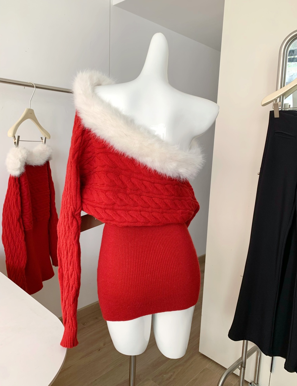 Package hip red slim sloping shoulder dress for women