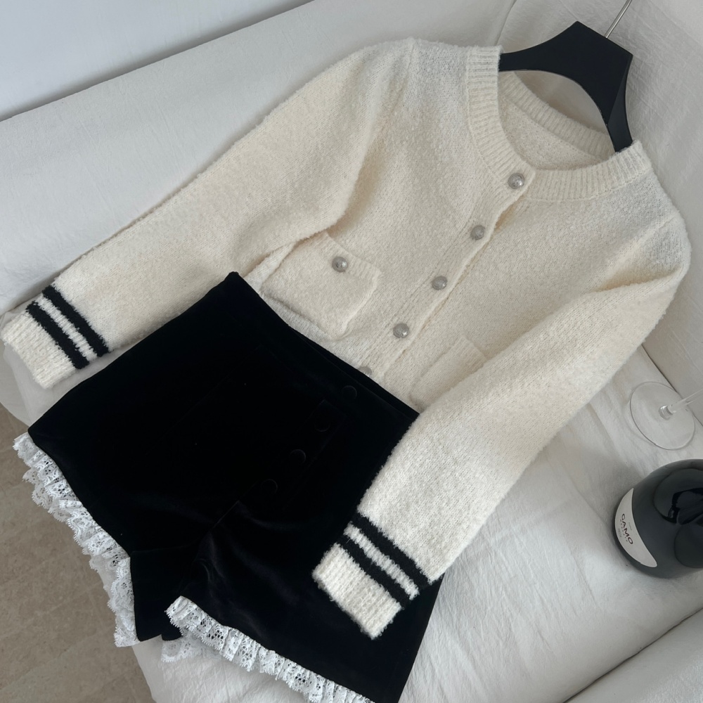 Knitted chanelstyle tops