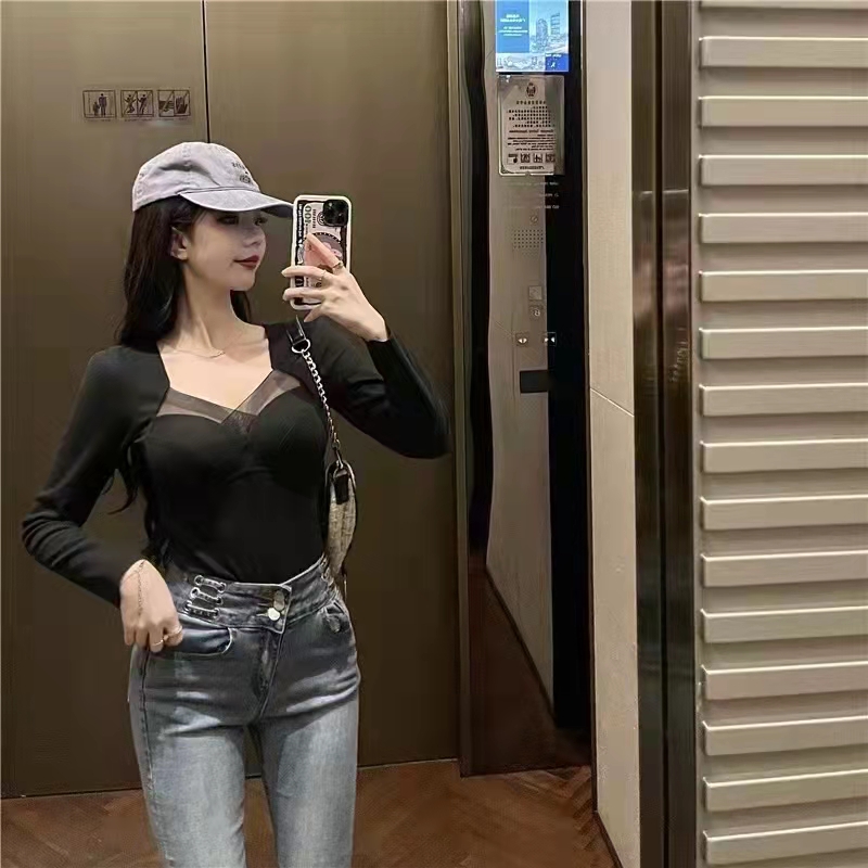 Long sleeve splice with chest pad bottoming shirt for women