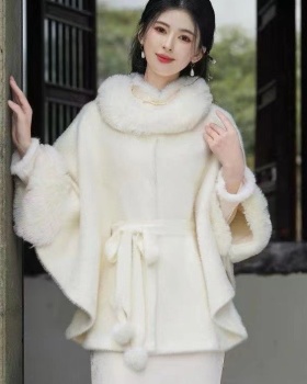 Chanelstyle Hepburn style cloak fur collar overcoat for women