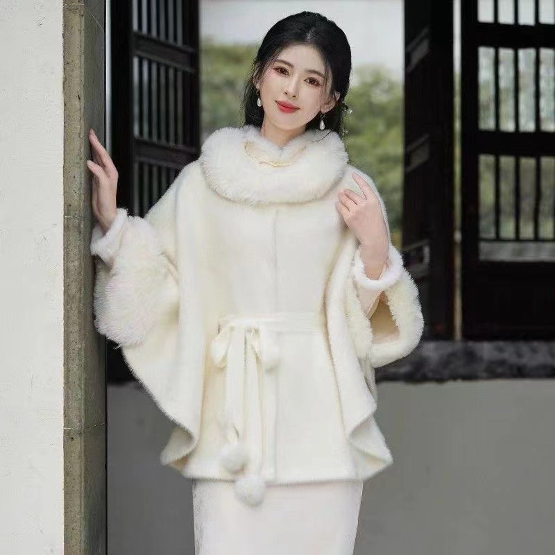 Chanelstyle Hepburn style cloak fur collar overcoat for women