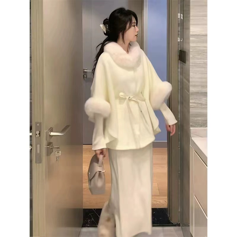 Chanelstyle Hepburn style cloak fur collar overcoat for women