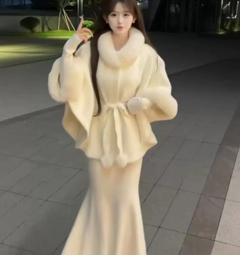 Chanelstyle Hepburn style cloak fur collar overcoat for women