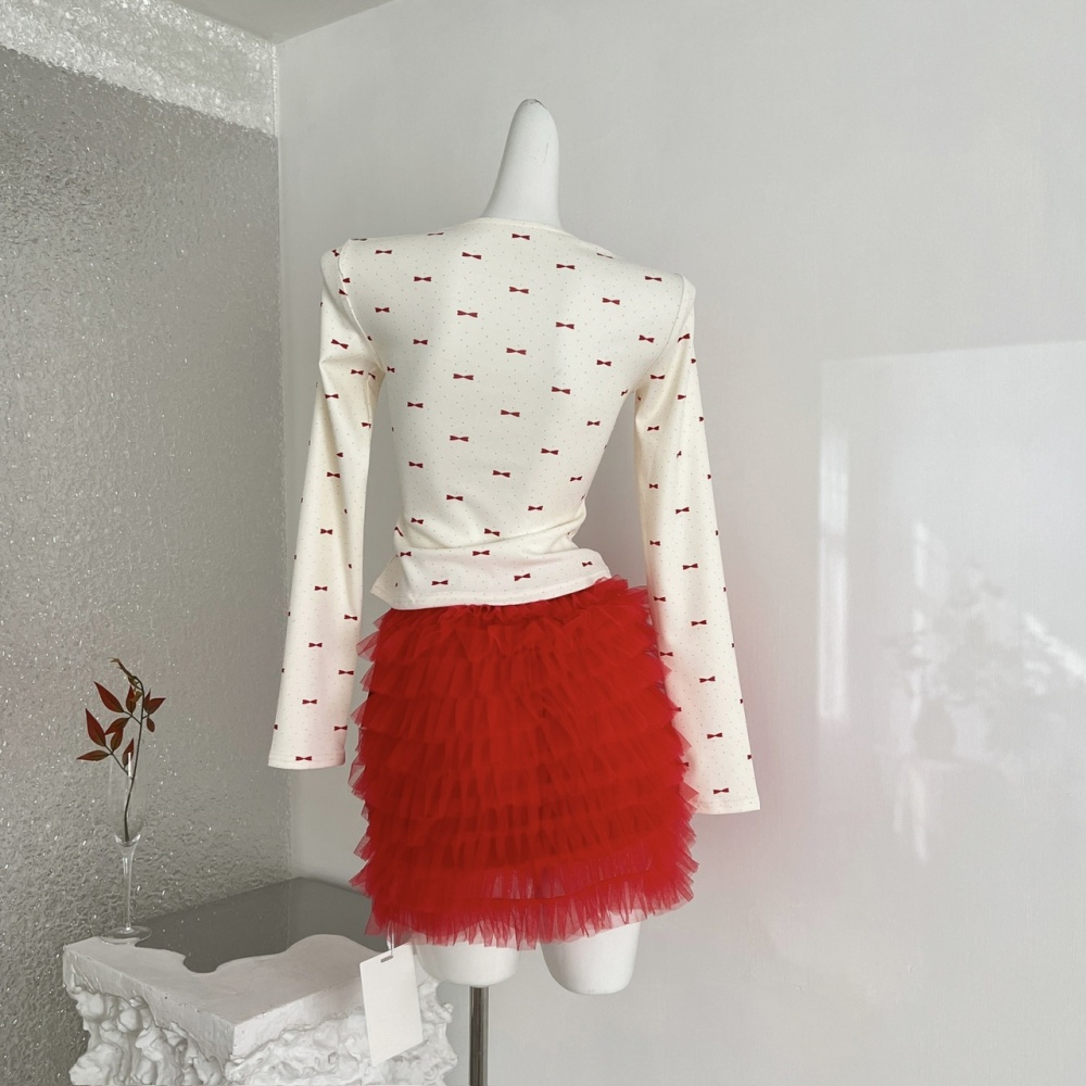 Polka dot T-shirt inside the ride tops a set