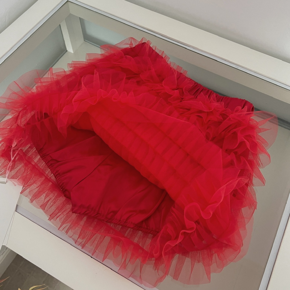 Polka dot T-shirt inside the ride tops a set