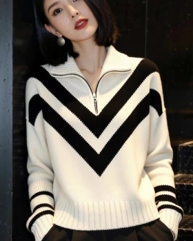 College style knitted sweater for women