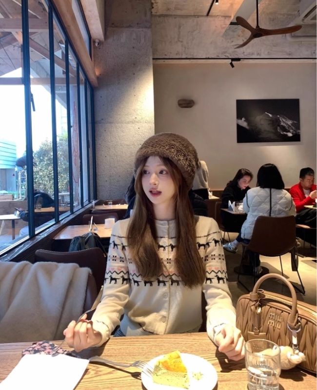 Knitted long sleeve tops round neck sweater for women