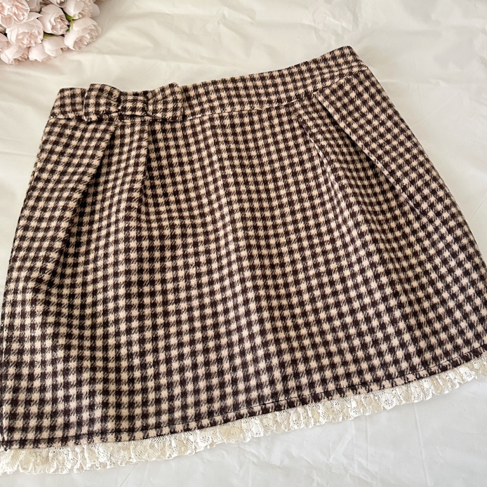 Houndstooth pattern skirt