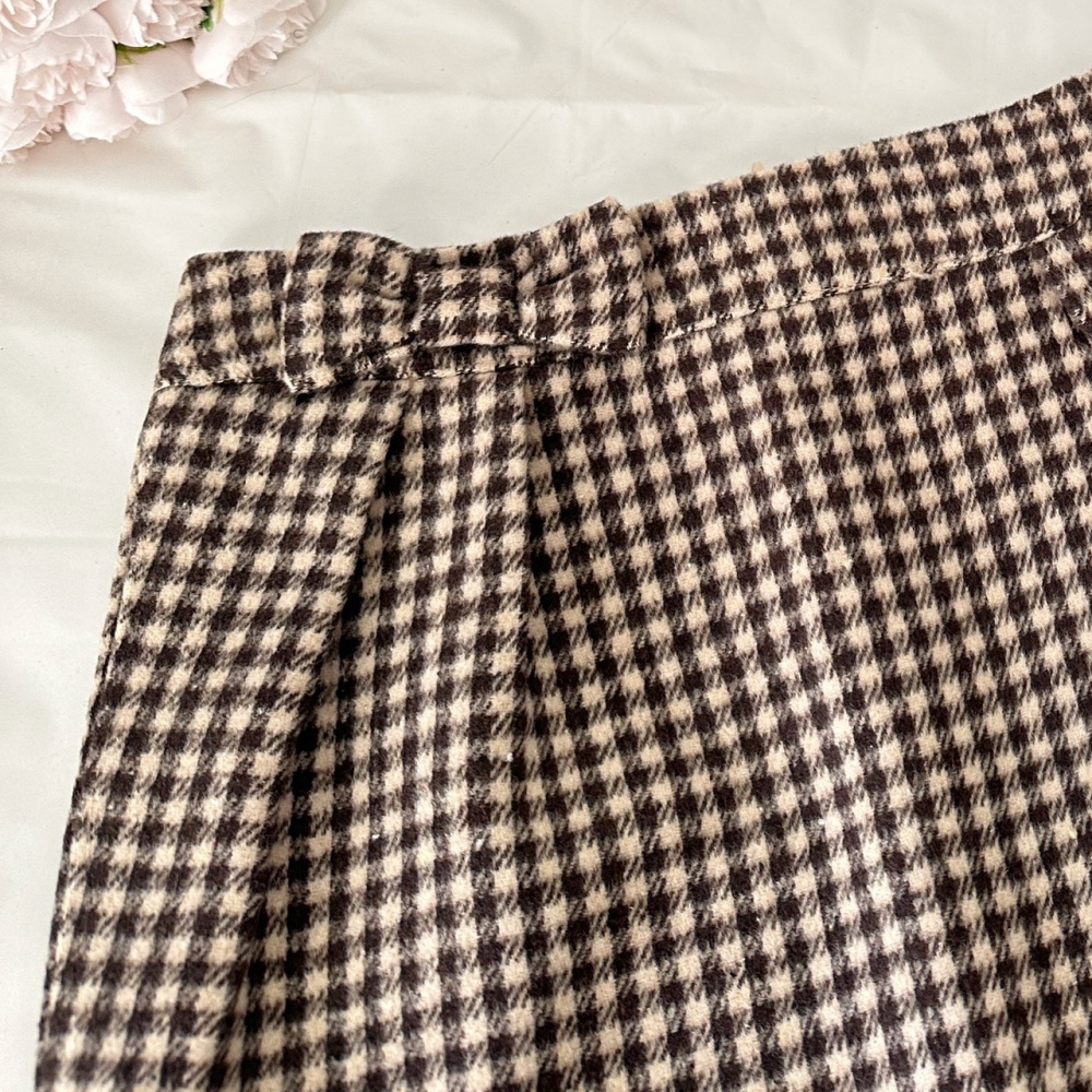 Houndstooth pattern skirt