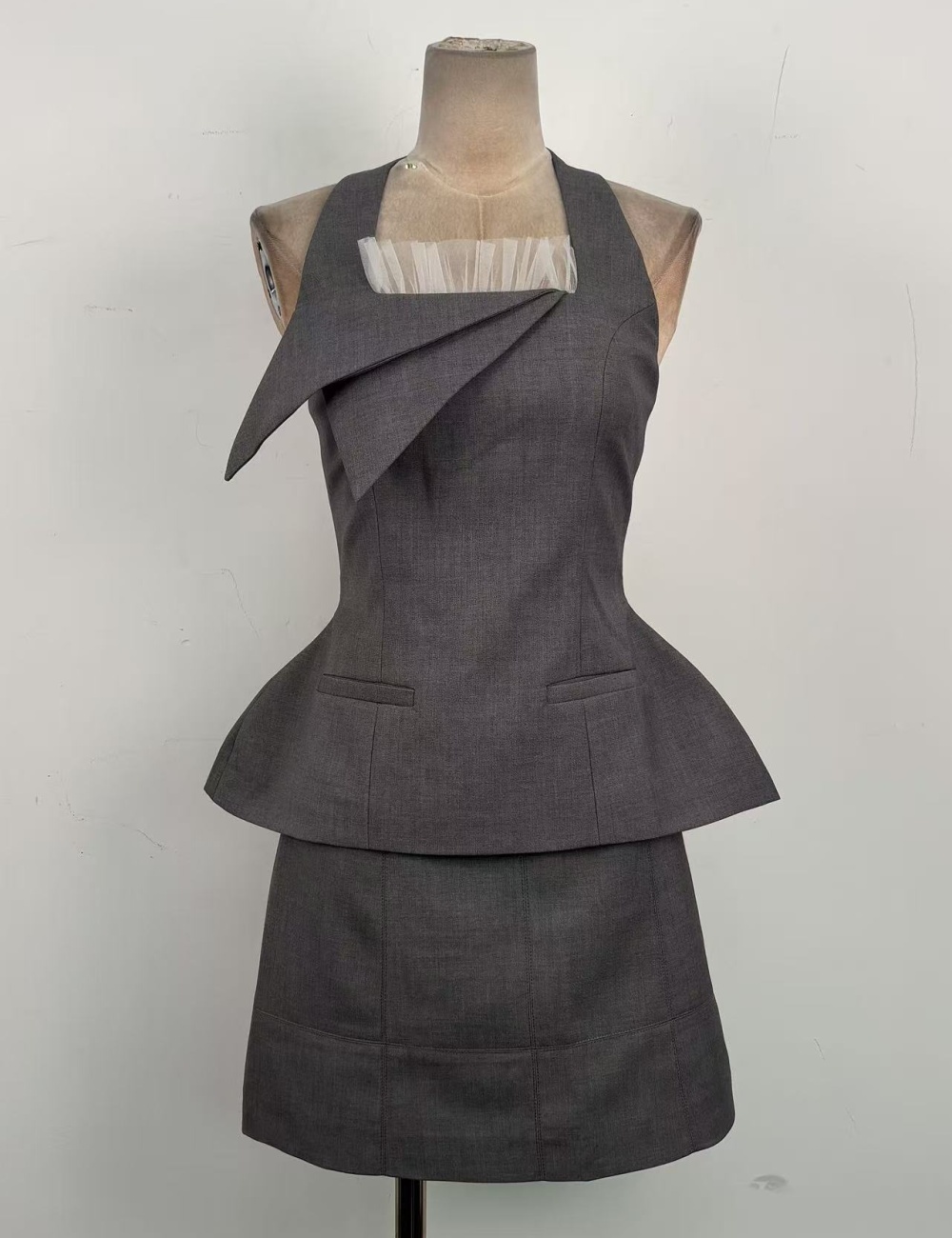 Halter temperament niche slim A-line short skirt 2pcs set