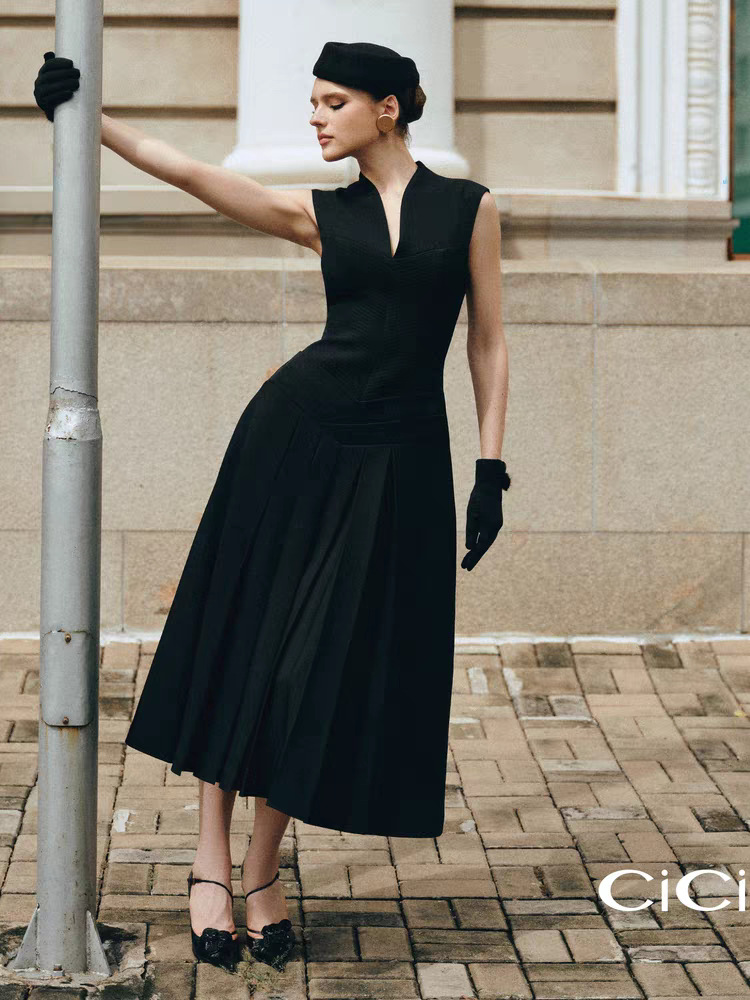 Pleated slim V-neck dress temperament black long dress