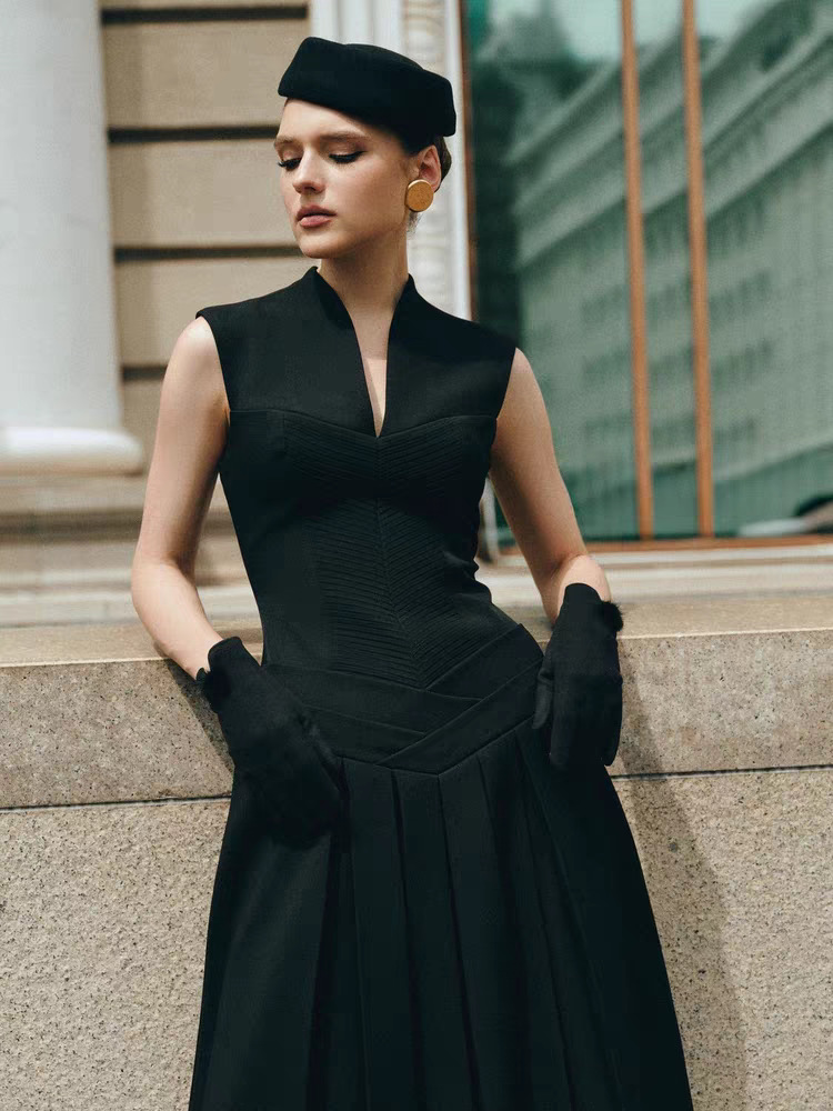 Pleated slim V-neck dress temperament black long dress