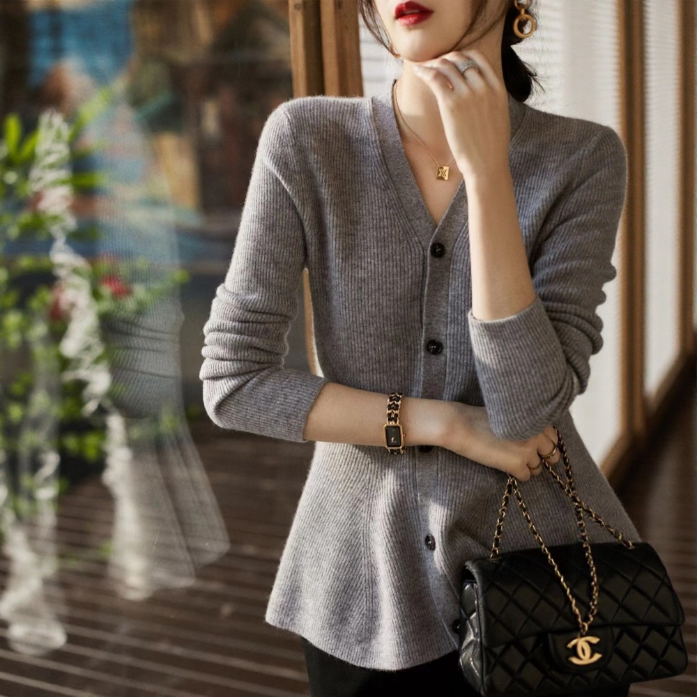 Large yard V-neck lotus leaf skirt tops slim mermaid sweater