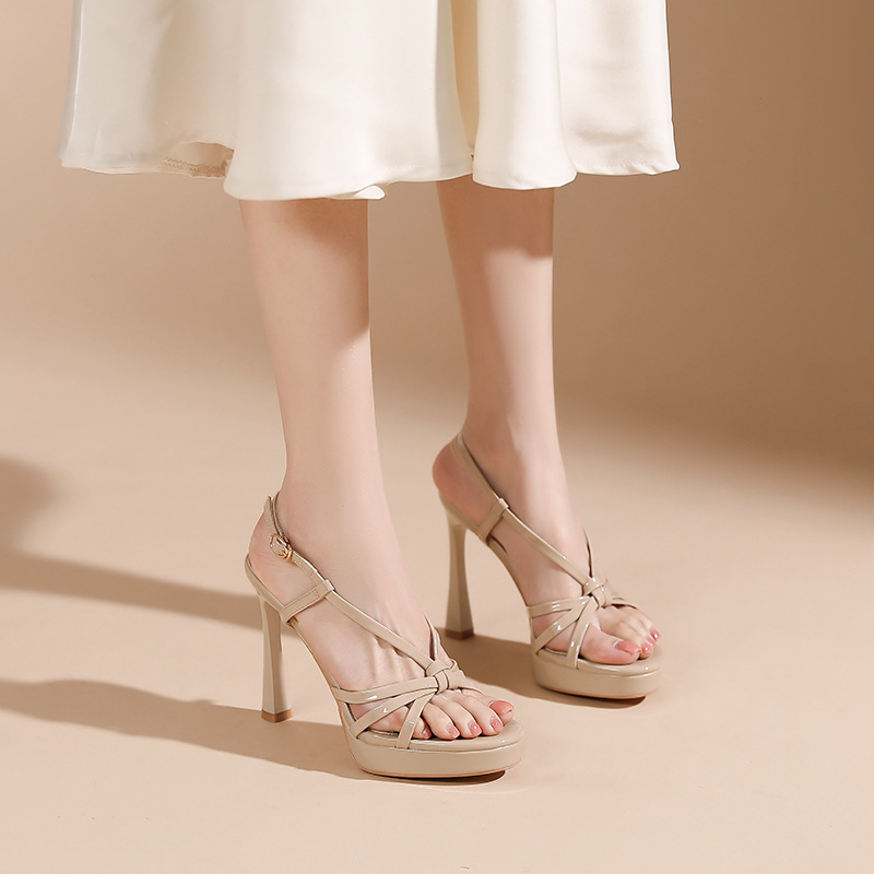 Open toe wears outside platform high-heeled sandals